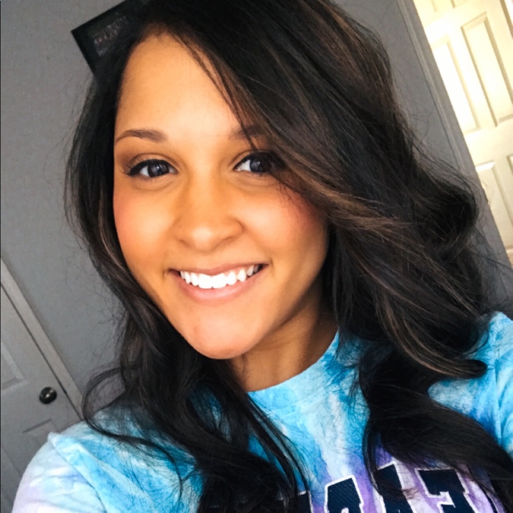 Meet your Posher, Alexis